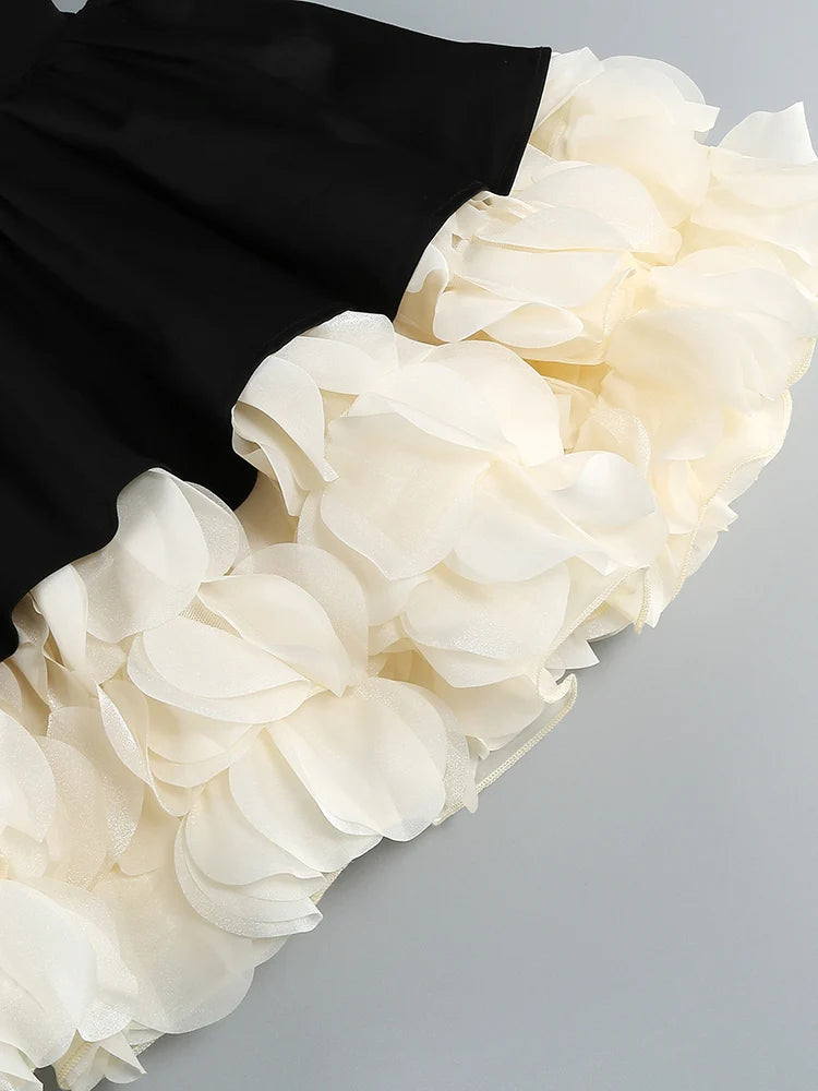 Lucia – Cocktailkleid Schwarz mit Weißem Blütenrock