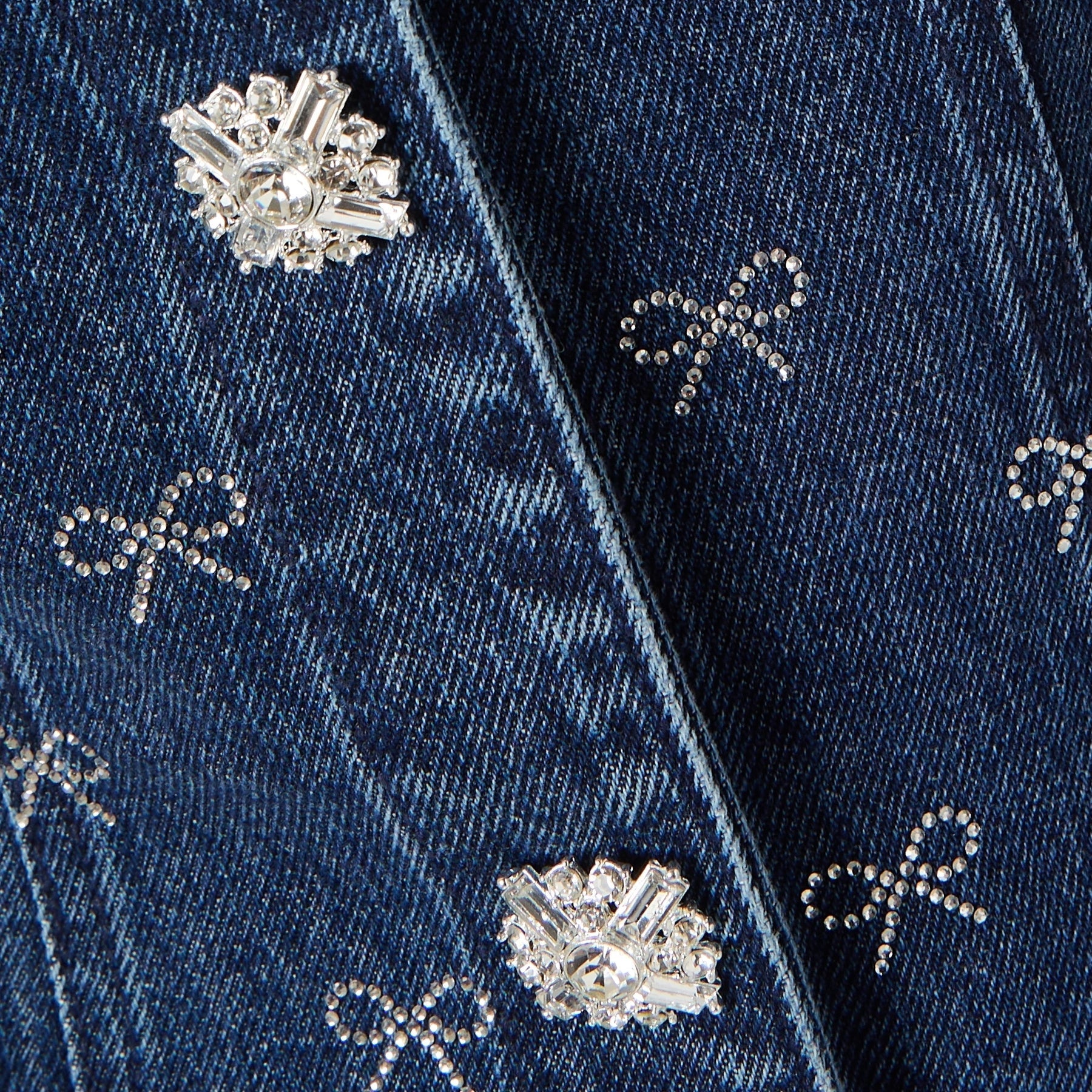 Damen Jeanskleid mit Strassknöpfen & Stickerei – Kurzes Denim Kleid