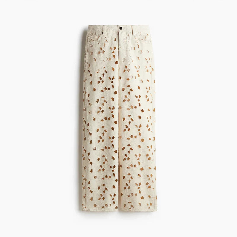 Serena – Weite Hose in Creme mit floraler Cut-Out Stickerei