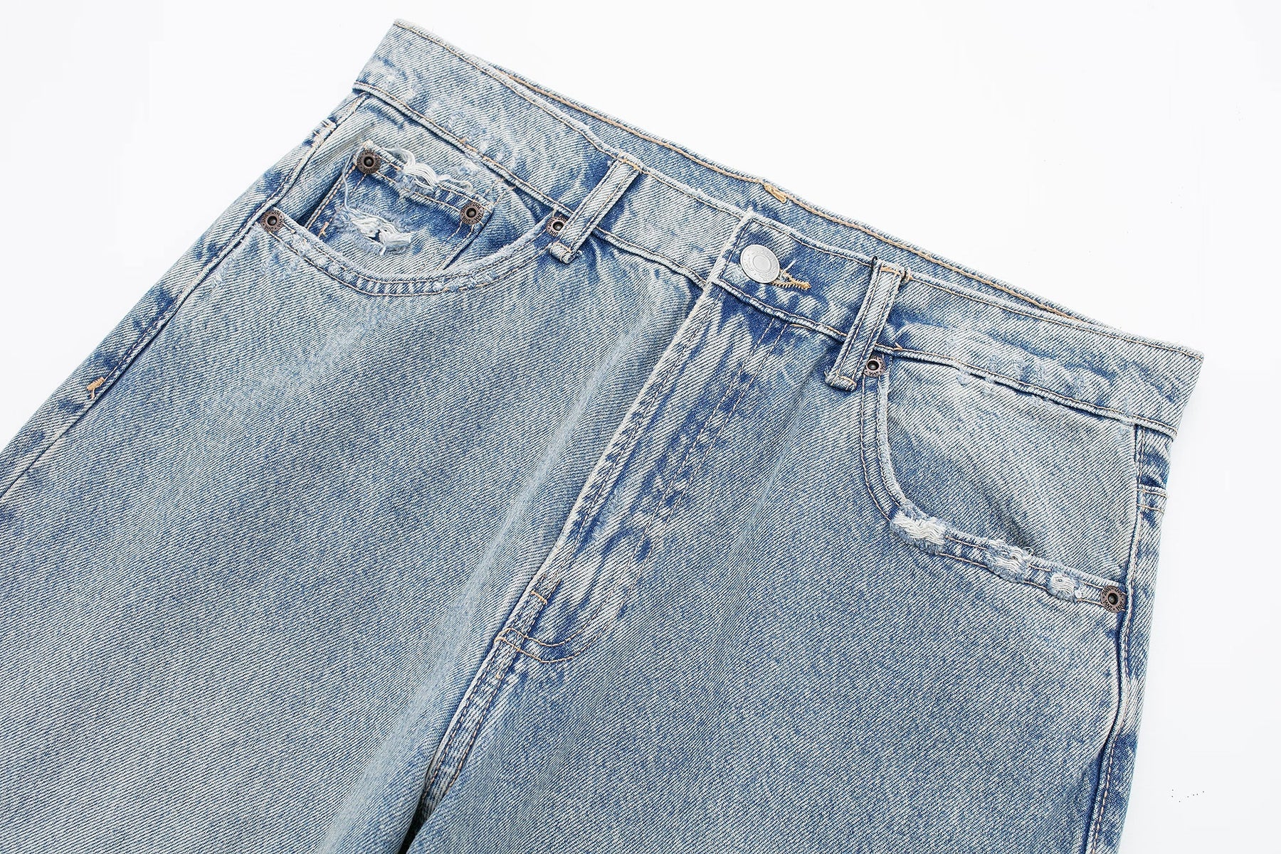 Vintage Mom Jeans Damen – High Waist, Straight Leg, Destroyed Look mit Patch-Details in Hellblau