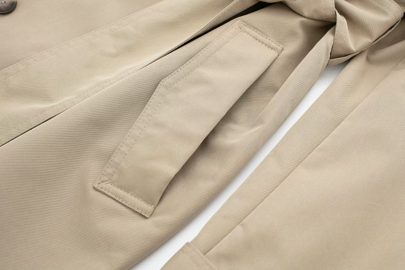 Beiger Damen Trenchcoat lang mit Gürtel – Klassischer Übergangsmantel