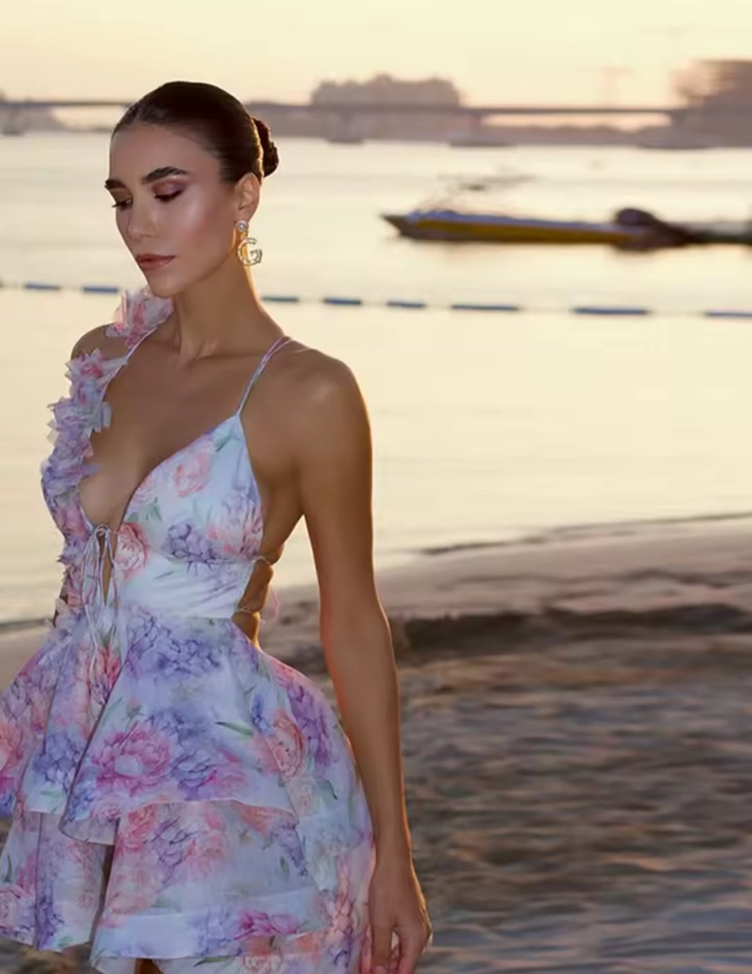 ARIA BLOOM – Das Statement-Dress mit 3D-BlütenFemininer Look, starker Auftritt