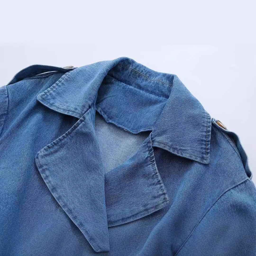 Langer Jeans-Trenchcoat Damen – Stylischer Denim Mantel mit Gürtel und Knöpfen