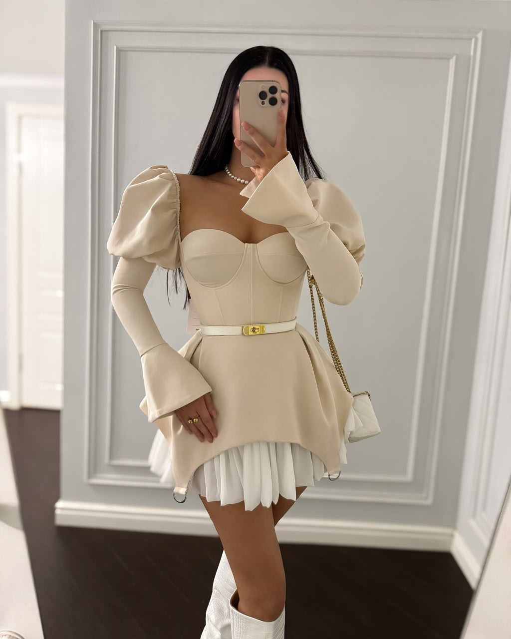 Elegantes Off-Shoulder Minikleid mit Puffärmeln – Cremeweiß