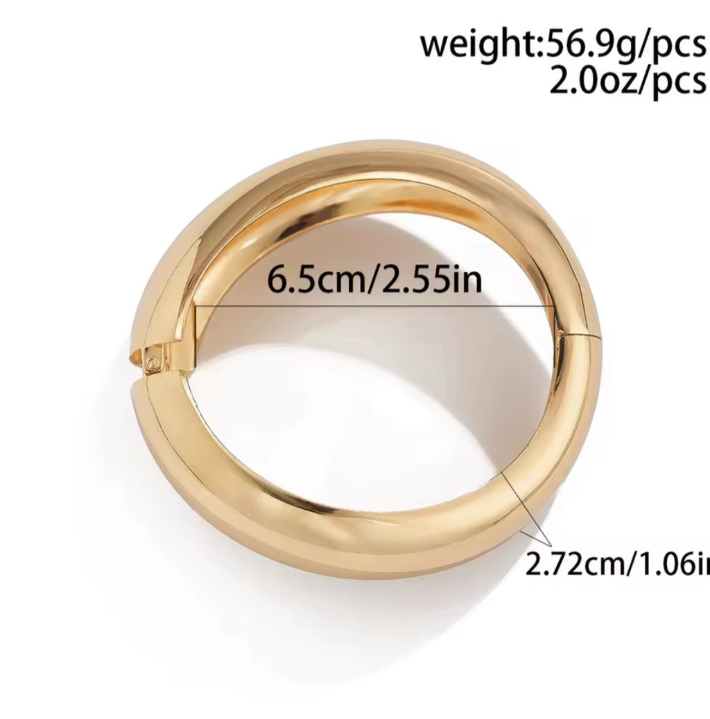 Nova Obscura – Skulpturale Armreifen in Gold & Silber