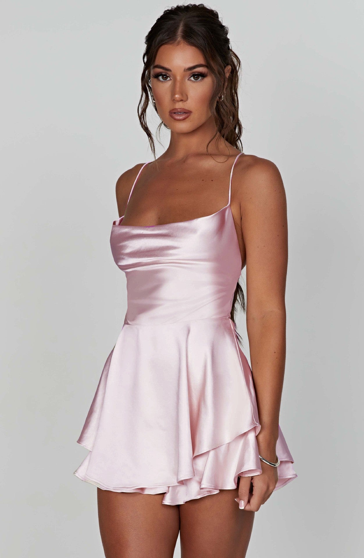 Satin Minikleid „Sophia“ – Weiß, Schwarz, Rot, Rosa & Braun