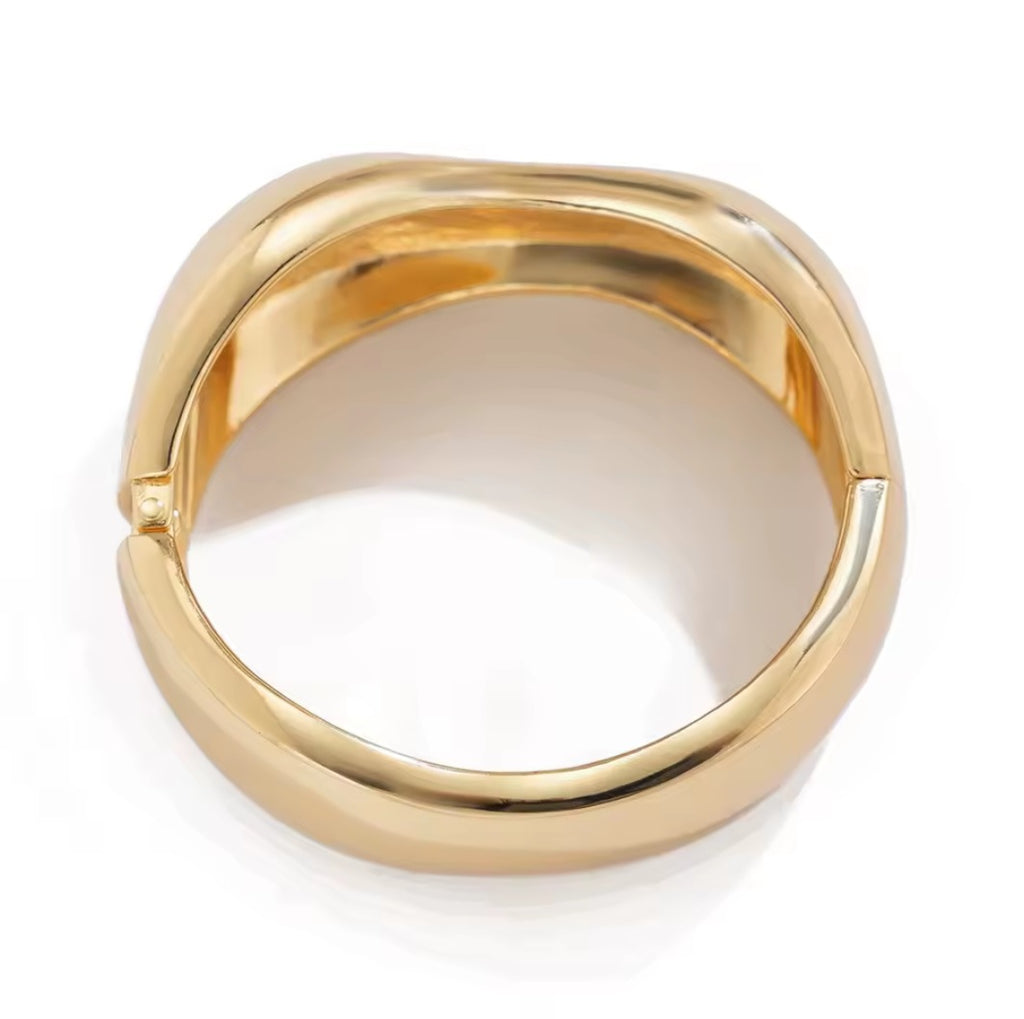 Nova Obscura – Skulpturale Armreifen in Gold & Silber