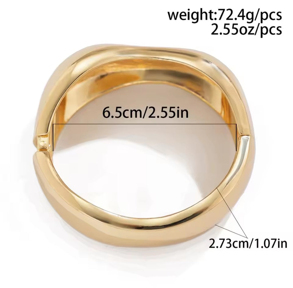 Nova Obscura – Skulpturale Armreifen in Gold & Silber