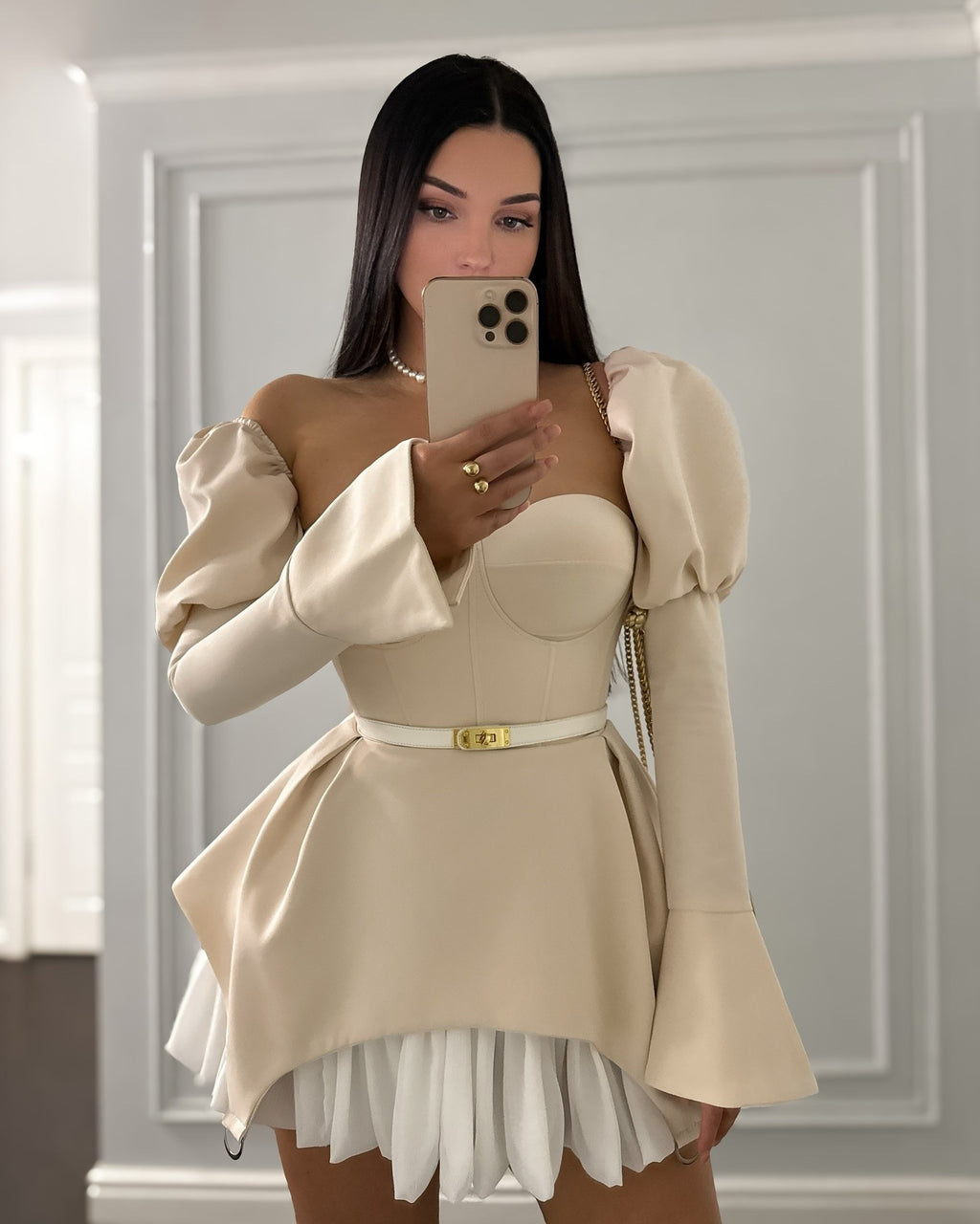 Elegantes Off-Shoulder Minikleid mit Puffärmeln – Cremeweiß