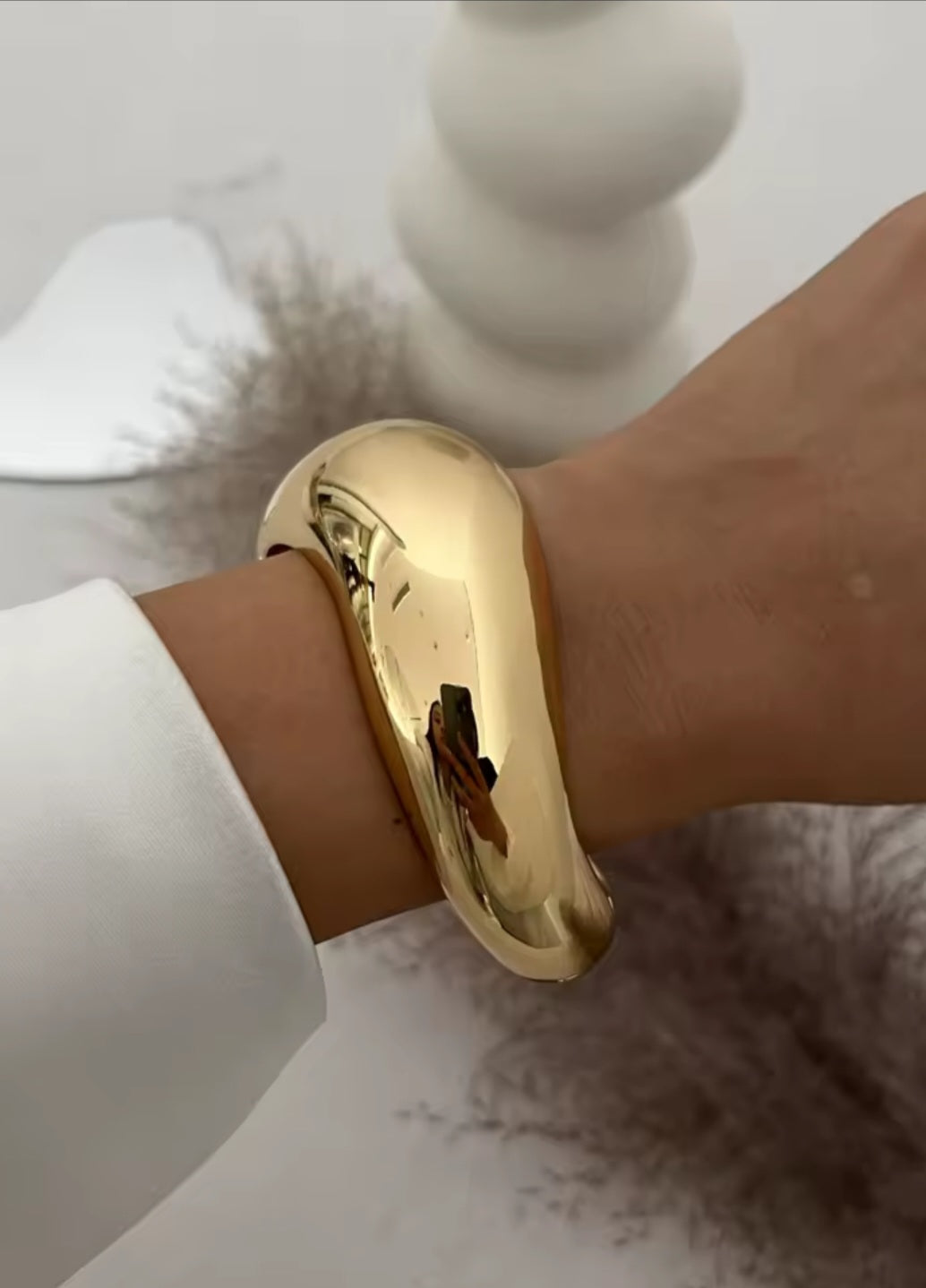 Nova Obscura – Skulpturale Armreifen in Gold & Silber