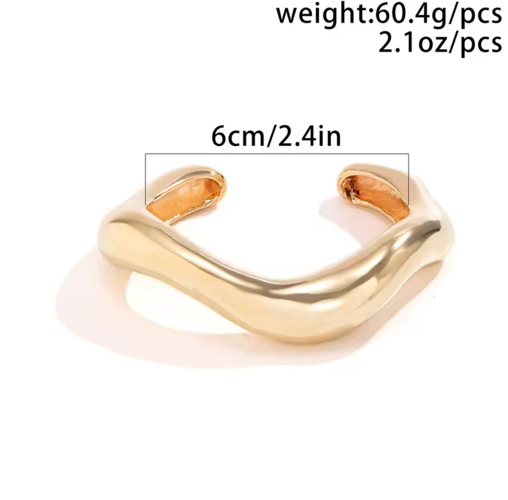 Nova Obscura – Skulpturale Armreifen in Gold & Silber