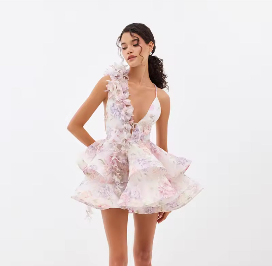 ARIA BLOOM – Das Statement-Dress mit 3D-BlütenFemininer Look, starker Auftritt